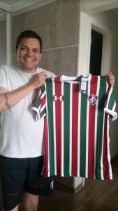 BRASILEIRÃO PREMIADO: Felizardo de Guarulhos recebe a camisa do Fluminense em casa