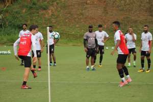 Vitória x Atlético-PR - Sem vencer a duas rodadas, Leão tenta surpreender Furacão