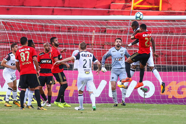 Corinthians dá brecha e Santos e Palmeiras tentam diminuir distância