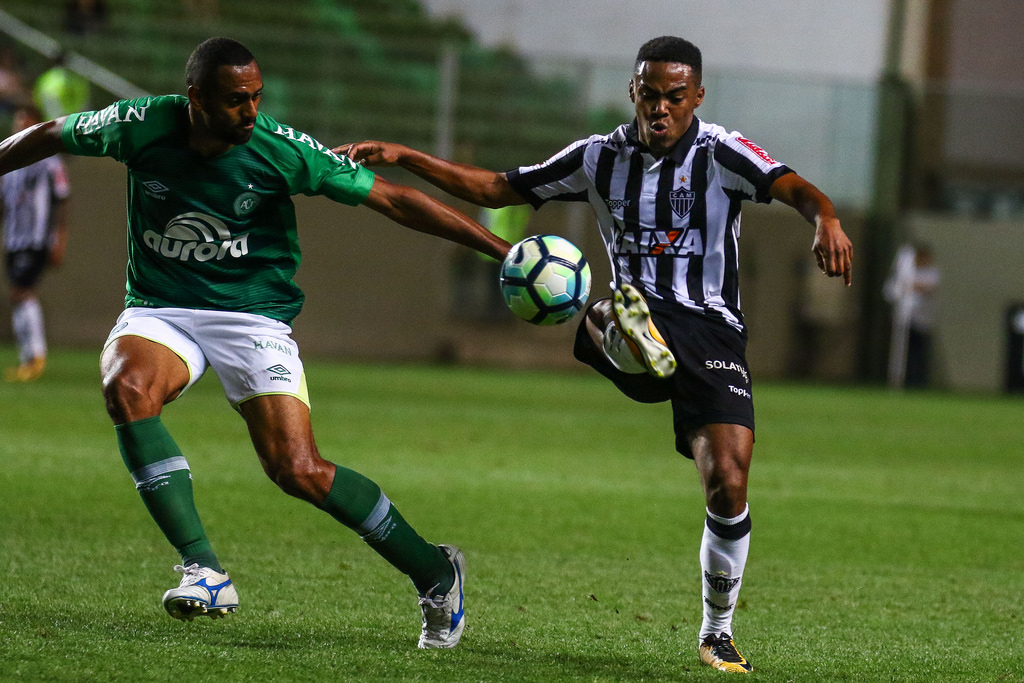 Oswaldo de Oliveira diz que expulsão de Elias pesou para derrota do Atlético-MG