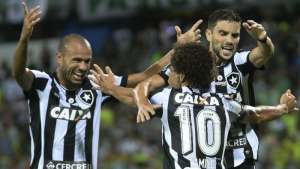 Corinthians demonstra interesse por atacante Roger, do Botafogo