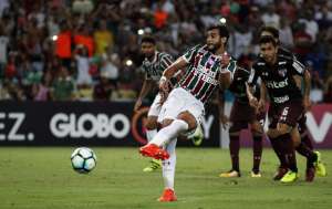 Perfeito nos pênaltis pelo Fluminense, Dourado garante: 'Fico nervoso em todos'