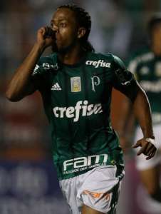 E ninguém ameaça o Corinthians, nove pontos na frente no Brasileiro