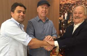 Após ser alvo do Palmeiras, Mano Menezes renova com Cruzeiro até o fim de 2019