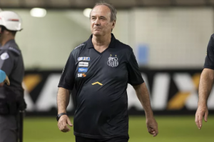 Após jogar culpa do mau futebol nas eleições, Levir Culpi é demitido do Santos