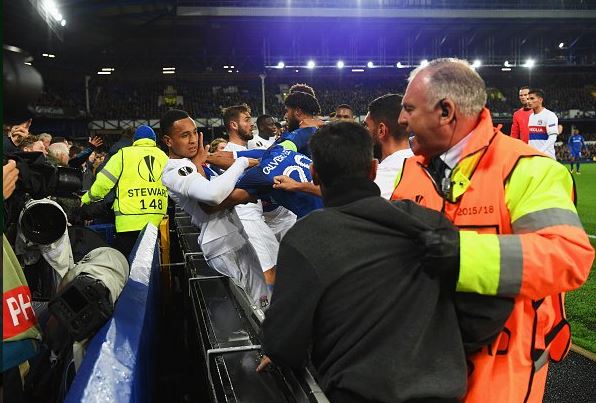 Liga Europa: Everton bane torcedor e Uefa denuncia clube por confusão