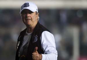 Após apelo de jogadores, Santos volta atrás em decisão e Levir segue no cargo