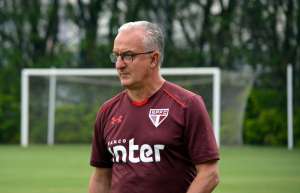 Dorival comanda treino de finalizações em atividade fechada no São Paulo