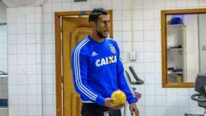 Militante contra o racismo, Aranha diz: 'Causo um constrangimento necessário'