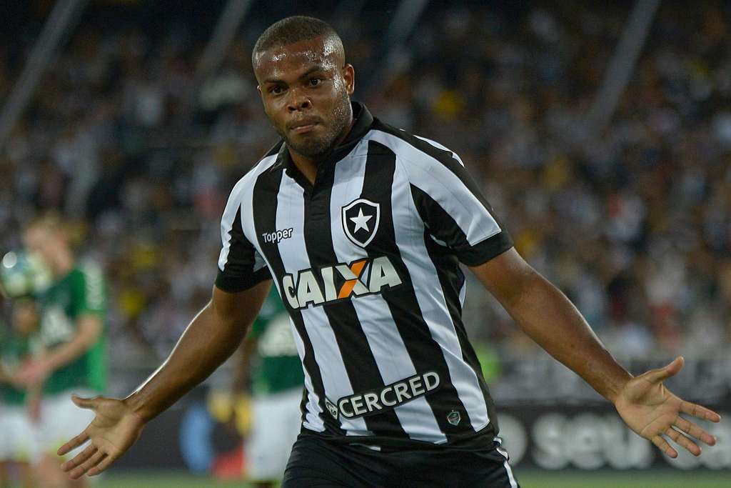 Botafogo mira vitória contra o Corinthians para amenizar pressão da torcida