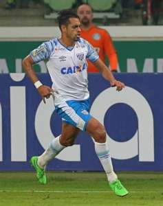 2º jogador que mais participou de gols do time, Júnior Dutra enaltece Avaí fora do Z4