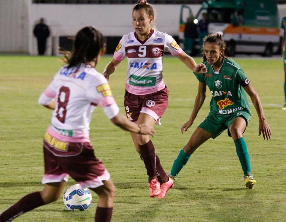 Paulista Feminino: Prêmio da seleção do torneio é incentivo para meia da Ferroviária