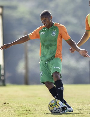 Série B: Perto do acesso, volante do América-MG fala que ansiedade atrapalha