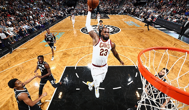 Basquete: LeBron faz ‘triple-double’, mas falha no fim na derrota do Cavaliers para o Nets