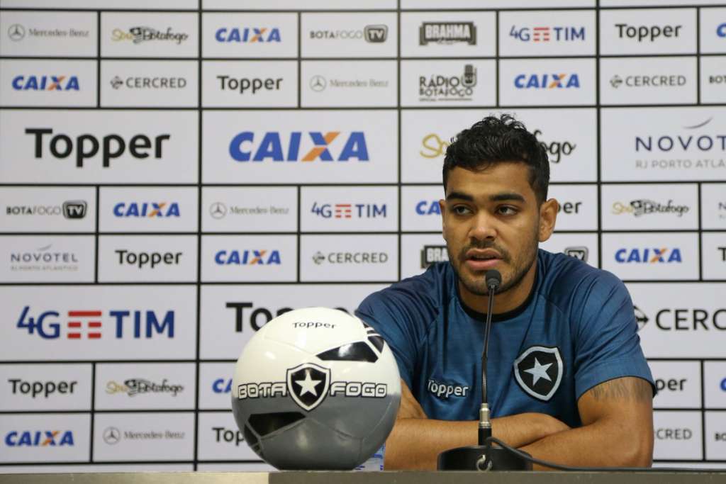 Brenner celebra bom momento e vê Botafogo embalado após vitória sobre o líder