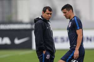 Carille defende Jadson no Corinthians: 'Pode decidir em uma bola'