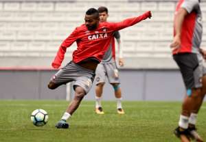 Atlético-PR recebe a Chapecoense e tenta manter embalo por vaga na Libertadores