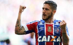 Na mira dos grandes paulistas, Zé Rafael renova com o Bahia por mais um ano