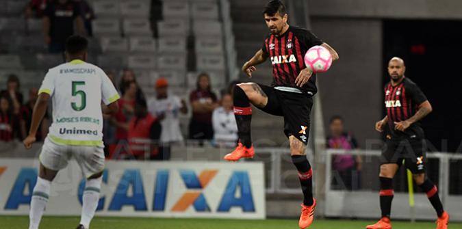Atlético-PR e Chapecoense fizeram um jogo truncado e que terminou igual na Baixada