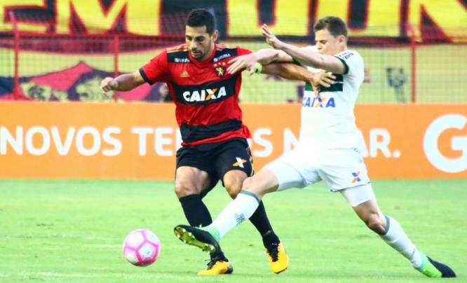 Diego Souza fez dois gols de cabeça e perdeu dois pênaltis. Foto: Willians Aguiar - Sport