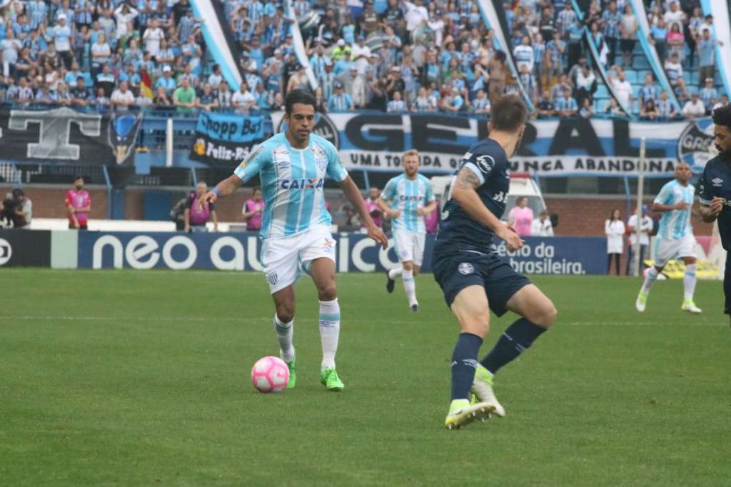 Avaí empata com o Grêmio na Ressacada e segue na zona da degola