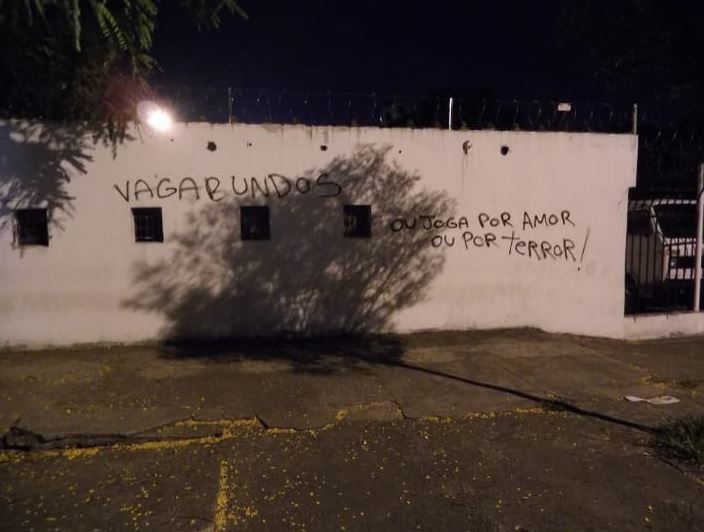 Muros do Parque São Jorge são pichados com ameaças aos jogadores