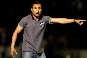 Jair Ventura diz comemorar empate do Botafogo no Independência