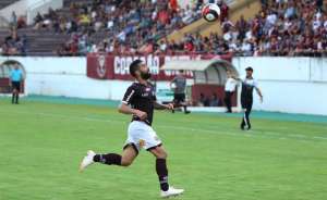 Copa Paulista: Meia comemora dia de artilheiro com a camisa da Ferroviária