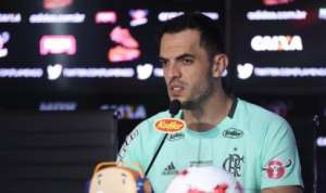 De volta ao time titular, Rhodolfo pede Flamengo focado para vencer clássico