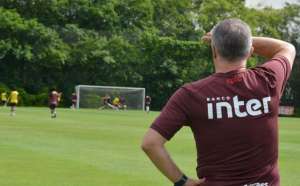 Sem Arboleda, São Paulo testa Bruno Alves e Rodrigo Caio na zaga em treino