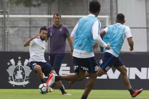 Carille saca Jadson e Maycon e testa time do Corinthians com Camacho e Clayson