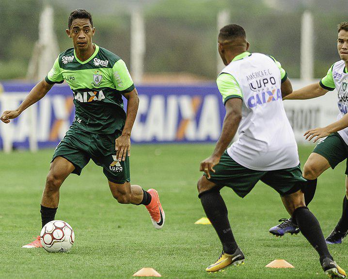 Felipe Amorim espera jogo difícil contra o Guarani.  (Foto: Mourão Panda / América)