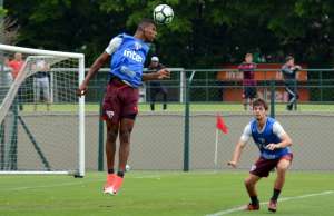 Bruno Alves forma dupla de zaga com Rodrigo Caio em treino do São Paulo