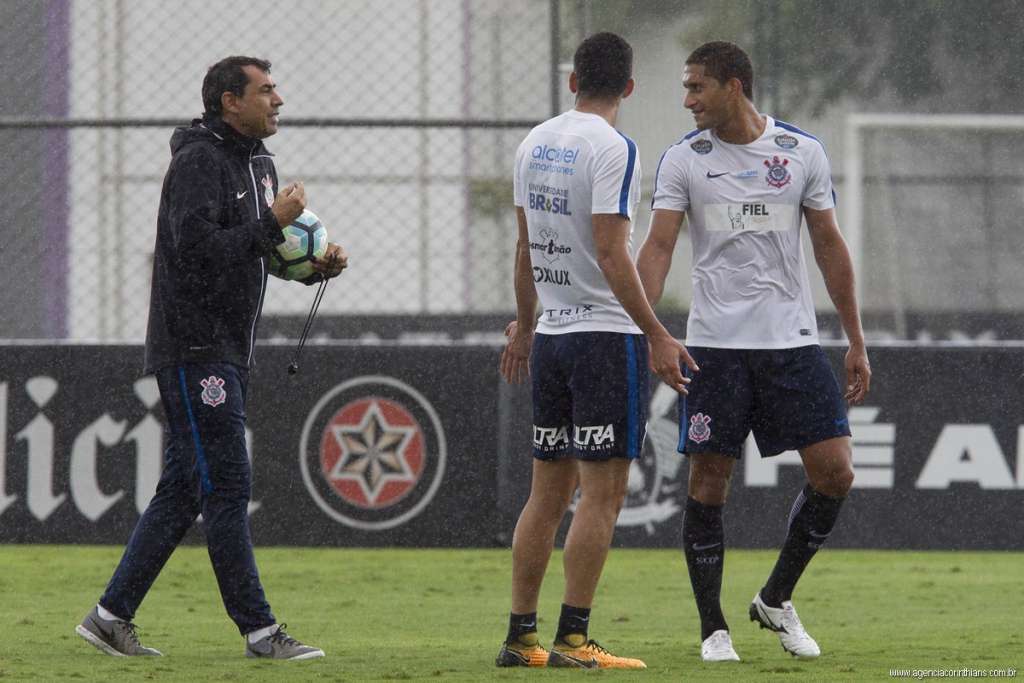 Carille começa a ser pressionado no comando do Corinthians