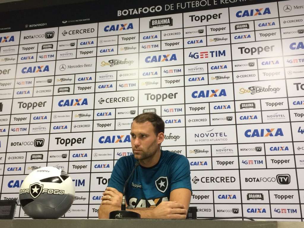Carli mira Botafogo na fase de grupos da Libertadores para evitar 'sofrimento'