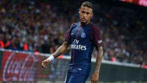 Com Neymar de volta, PSG enfrenta o modesto Angers para se manter na ponta