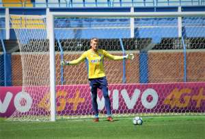 Goleiro Douglas afirma que Avaí pode surpreender Coritiba no Couto Pereira