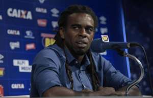 Incomodado com notícia, dirigente do Cruzeiro nega 'mala branca' do Corinthians