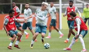 Em segredo, Valentim esboça time titular do Palmeiras para o clássico