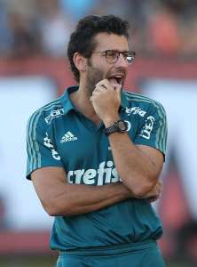 Valentim fecha treino do Palmeiras e mantém mistério na escalação