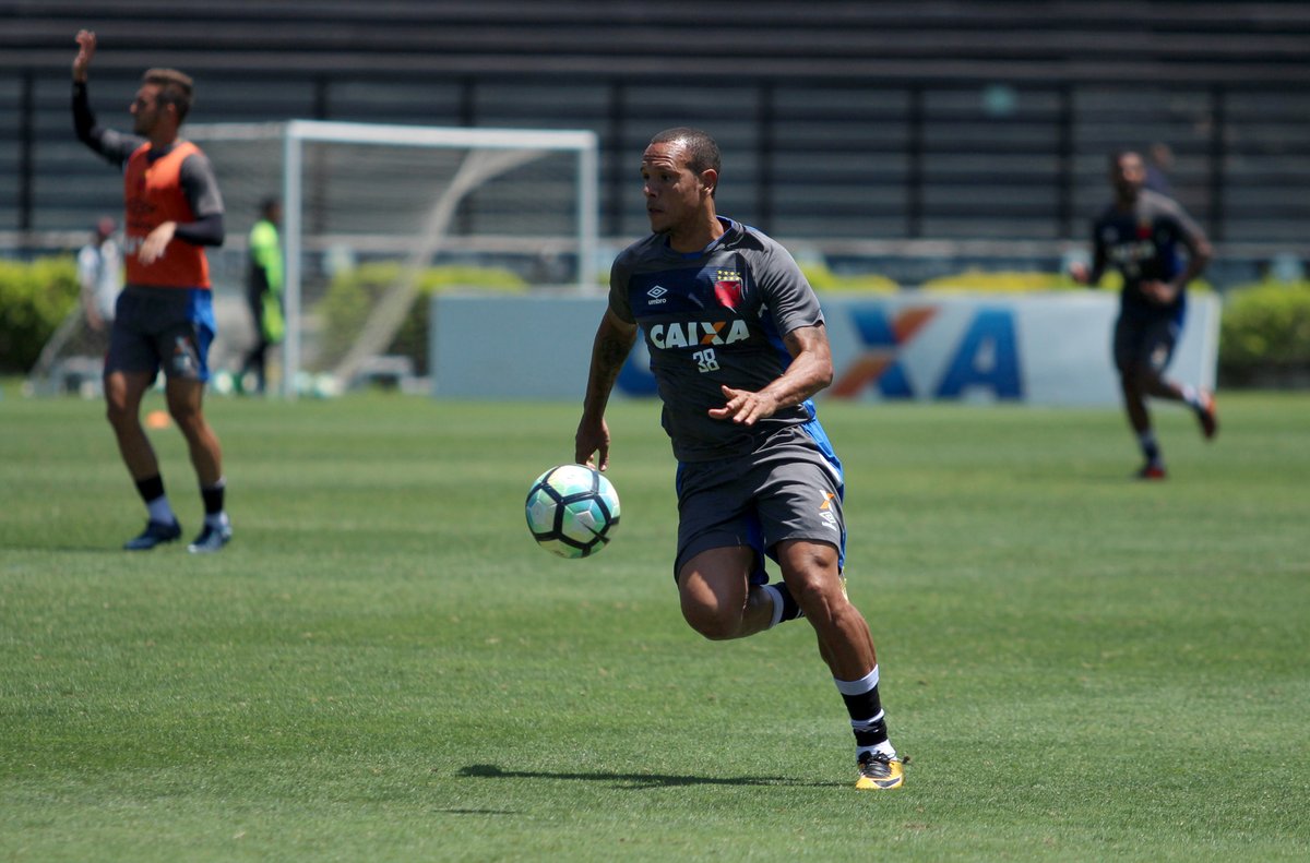 Relacionado no Vasco, Luis Fabiano vive expectativa de jogar: ‘Estou com saudade’