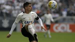 Seleção do Brasileirão tem ídolos, trio veloz de ataque e nomes dos clássicos