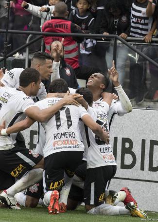 Corinthians ganha clássico e abre vantagem de novo na liderança do Brasileirão 2 0002050277414 img