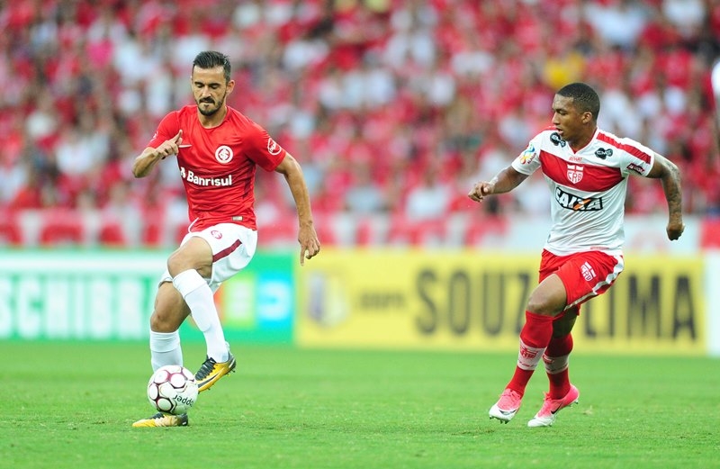 O Internacional esbarrou na forte marcação imposta pelo CRB e tropeçou no Beira-Rio