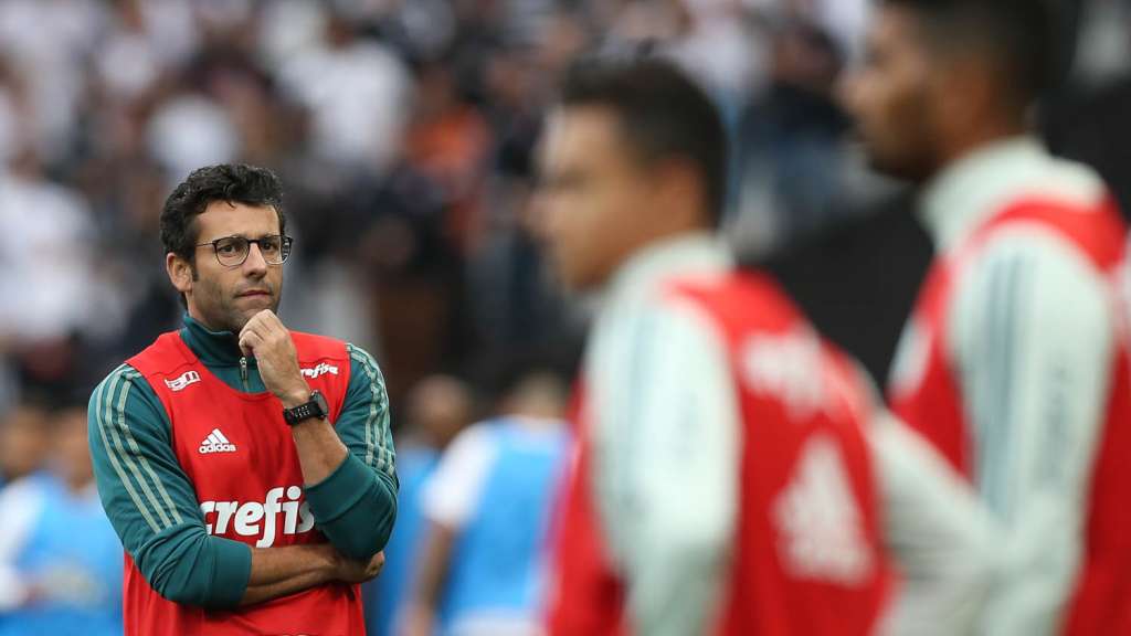 Sem colombianos, Valentim vai apostar na volta de Willian diante do Vitória