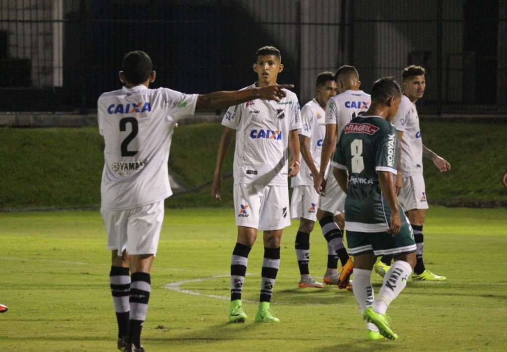 Na ponta debaixo da classificação, o ABC pode até ser rebaixado na rodada