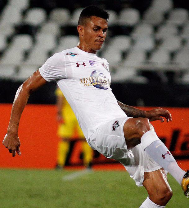 Richard sofre lesão muscular e não deve mais jogar pelo Fluminense neste ano