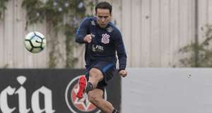 Em má fase, Jadson perde espaço com Fábio Carille no Corinthians