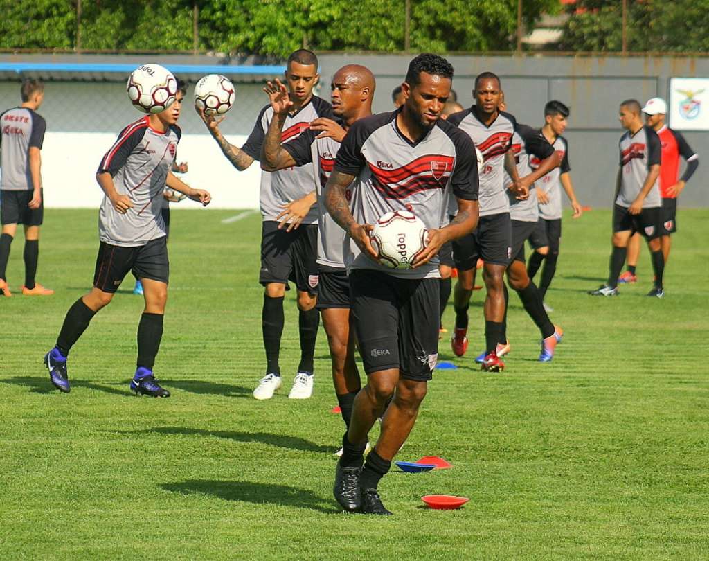 Para o duelo, o treinador do Rubrão tem apenas um desfalque: o zagueiro Rodrigo Sam