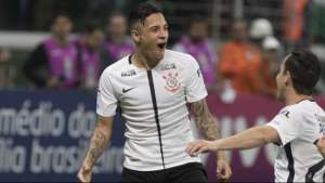 Chamado de 'novo Marcelo', Guilherme Arana, do Corinthians, é observado pelo Barcelona